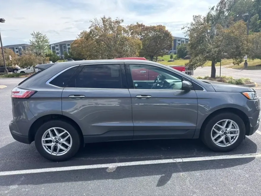 2024 Ford Edge SEL photo 1