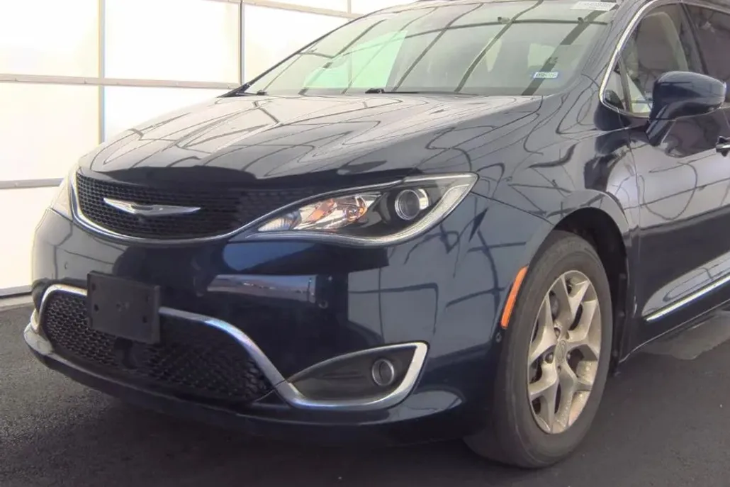 2017 Chrysler Pacifica Touring Plus photo 1