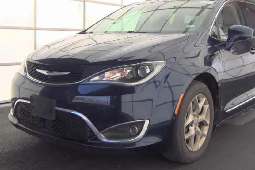 2017 Chrysler Pacifica Touring Plus photo 1