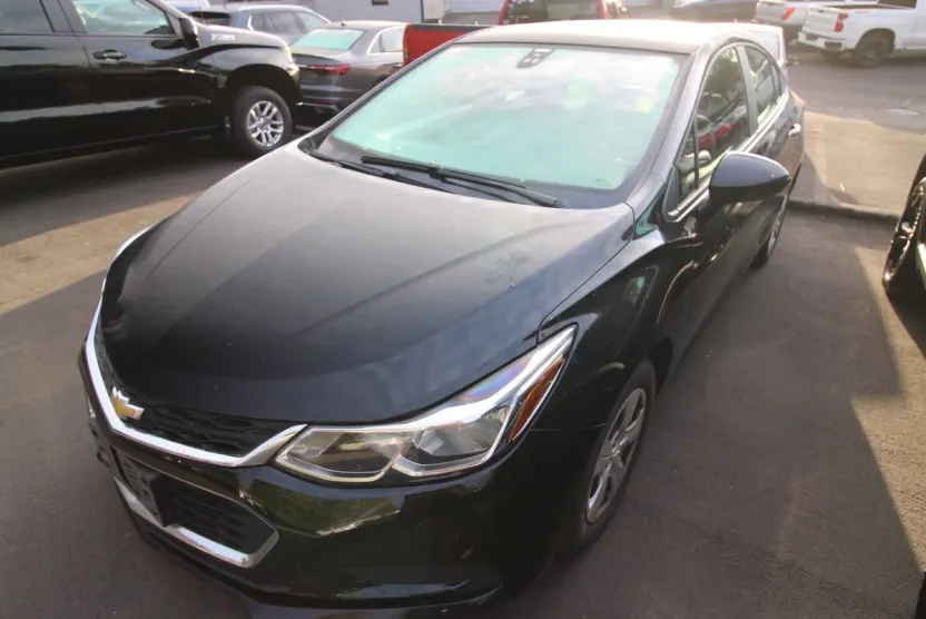 2018 Chevrolet Cruze LS photo 1