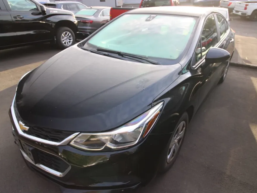 2018 Chevrolet Cruze LS photo 1