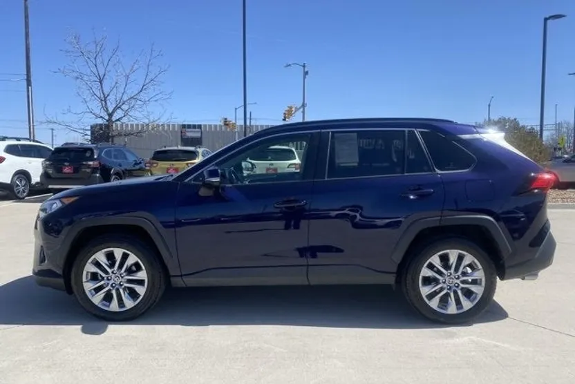 2020 Toyota RAV4 XLE Premium photo 1