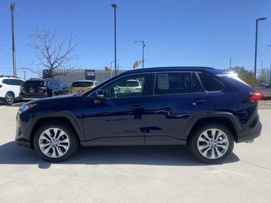 2020 Toyota RAV4 XLE Premium photo 1