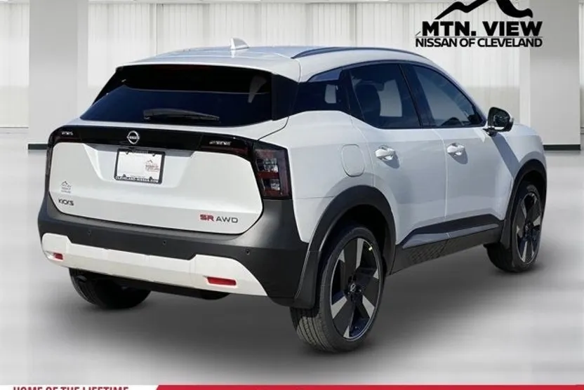 2025 Nissan Kicks SR photo 1