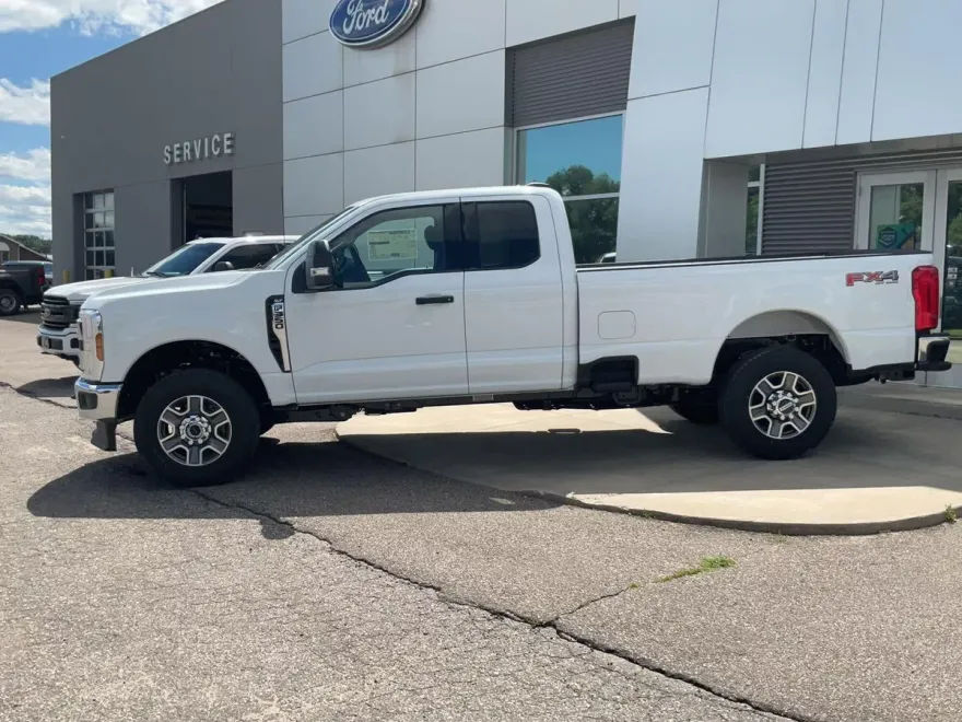2025 Ford F-350 XLT photo 1