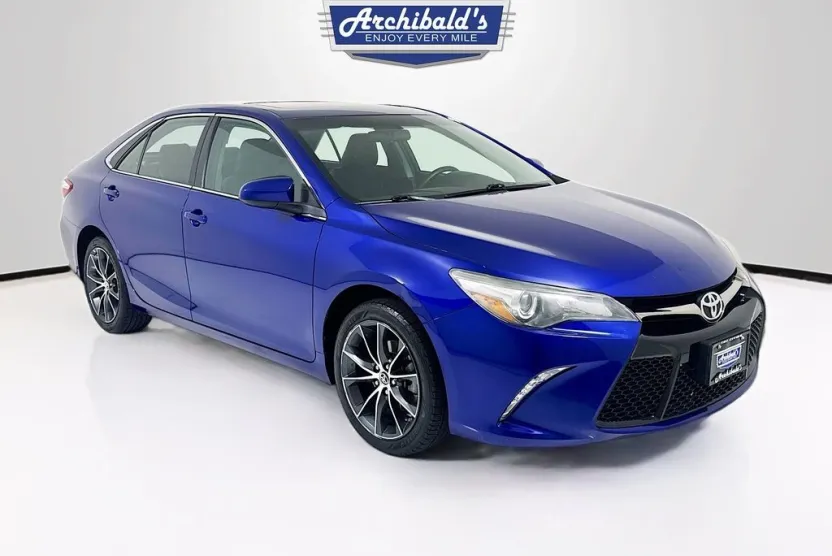 2016 Toyota Camry XSE photo 1