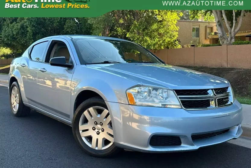 2013 Dodge Avenger SE photo 1