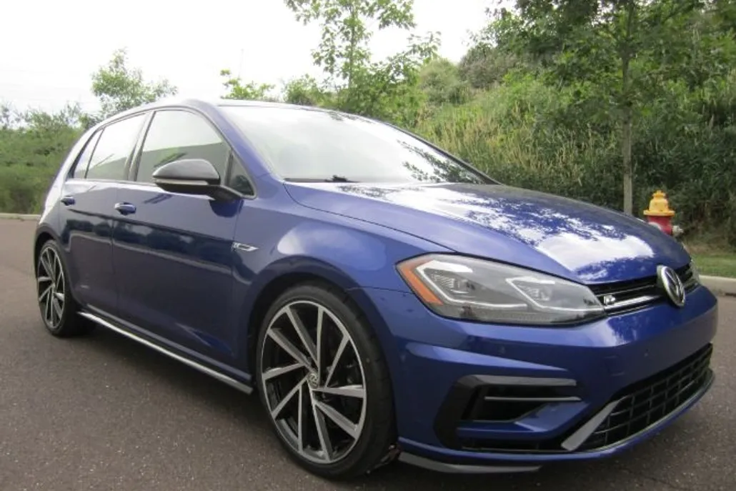 2019 Volkswagen Golf R photo 1