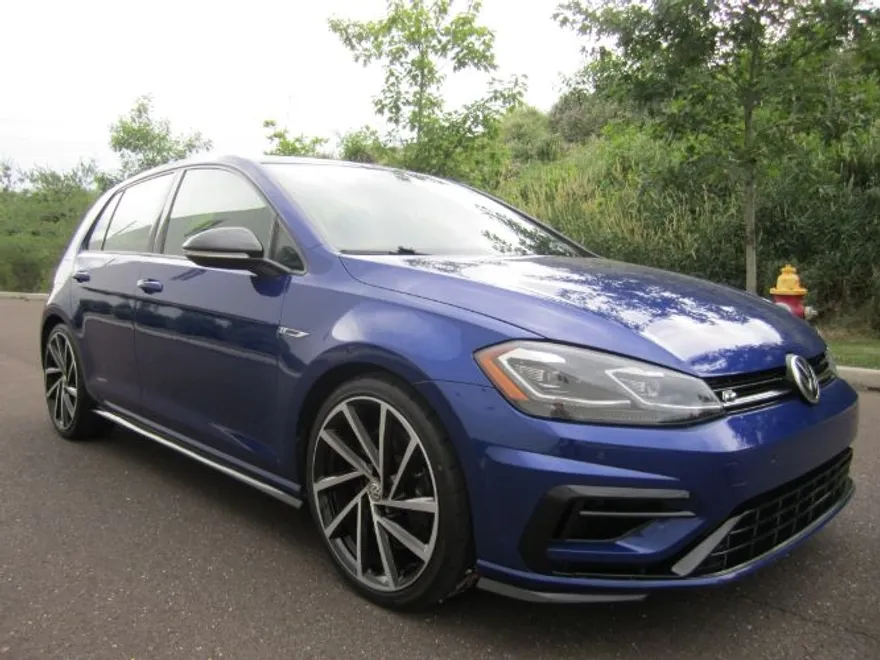 2019 Volkswagen Golf R photo 1