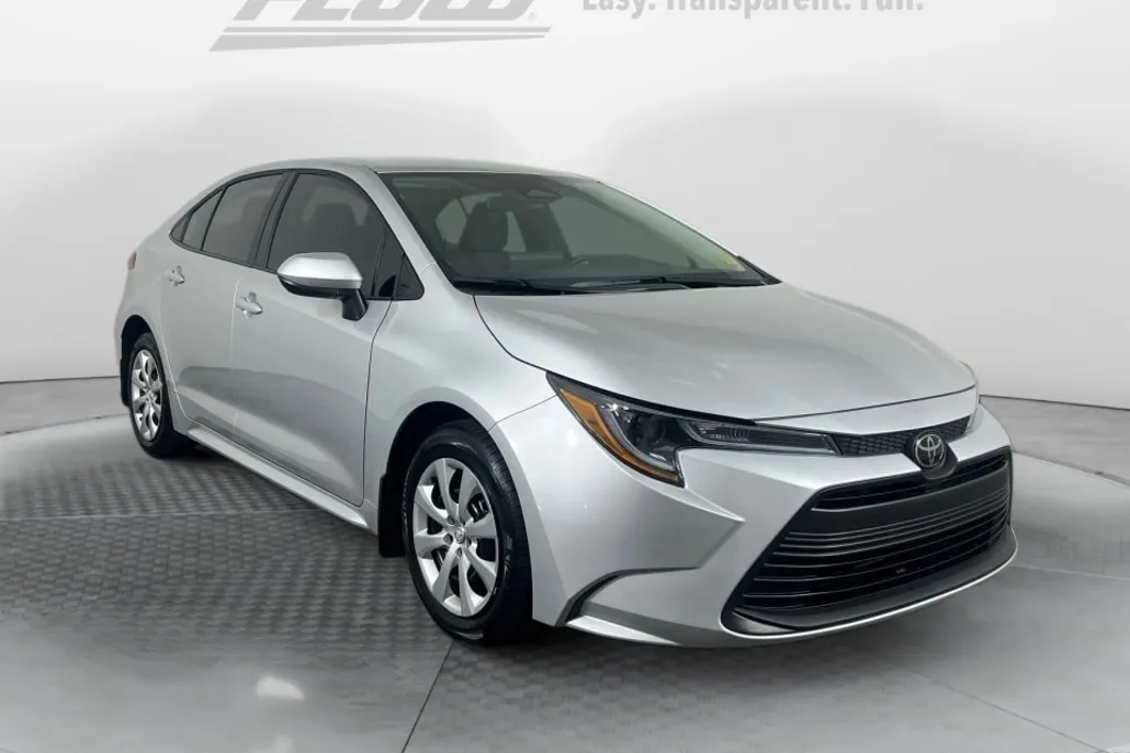 2025 Toyota Corolla LE photo 1