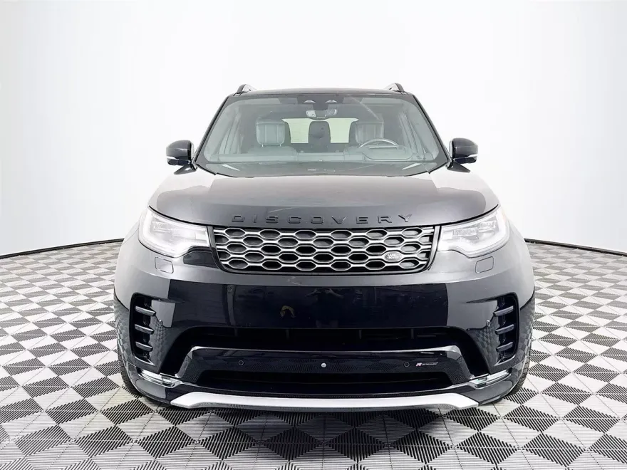 2023 Land Rover Discovery Metropolitan Edition photo 1