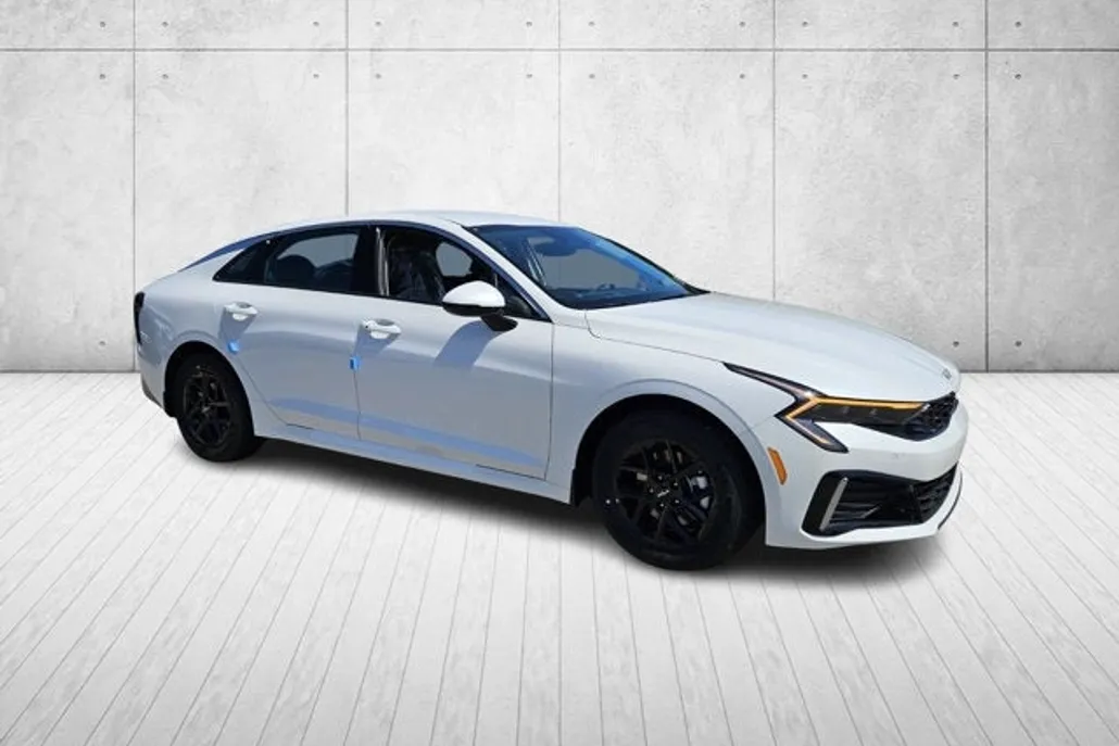 2025 Kia K5 LXS photo 1