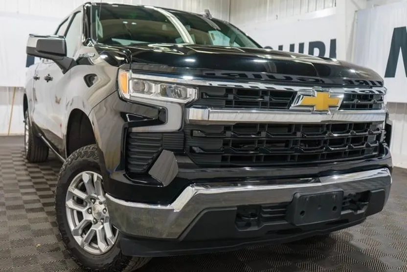 2022 Chevrolet Silverado 1500 LT photo 1