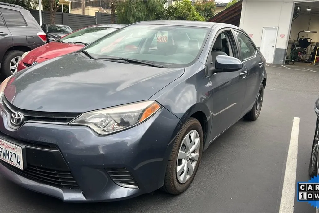 2016 Toyota Corolla LE photo 1