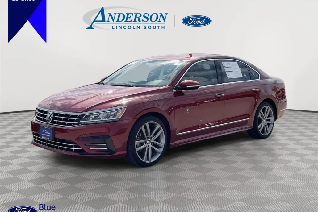 2016 Volkswagen Passat R-Line photo 1