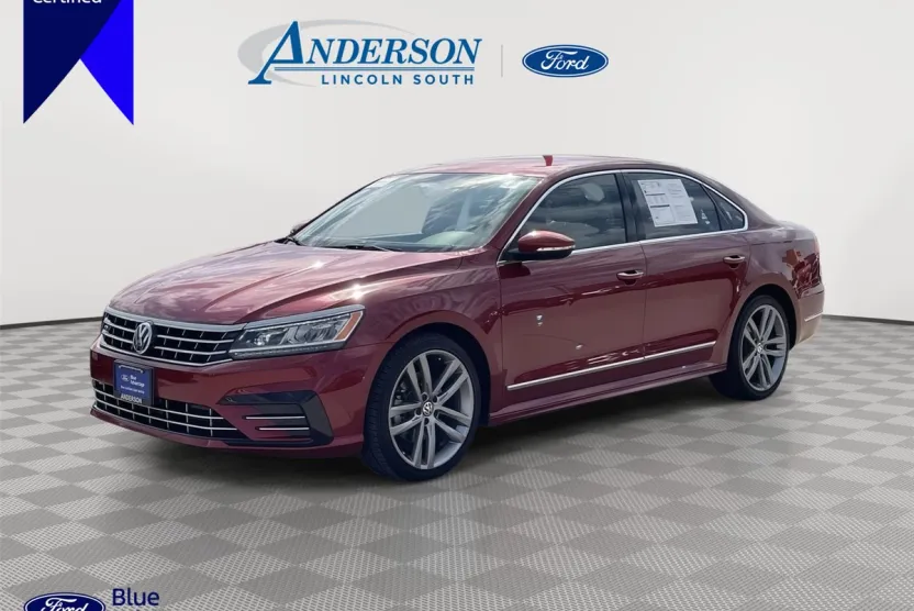 2016 Volkswagen Passat R-Line photo 1