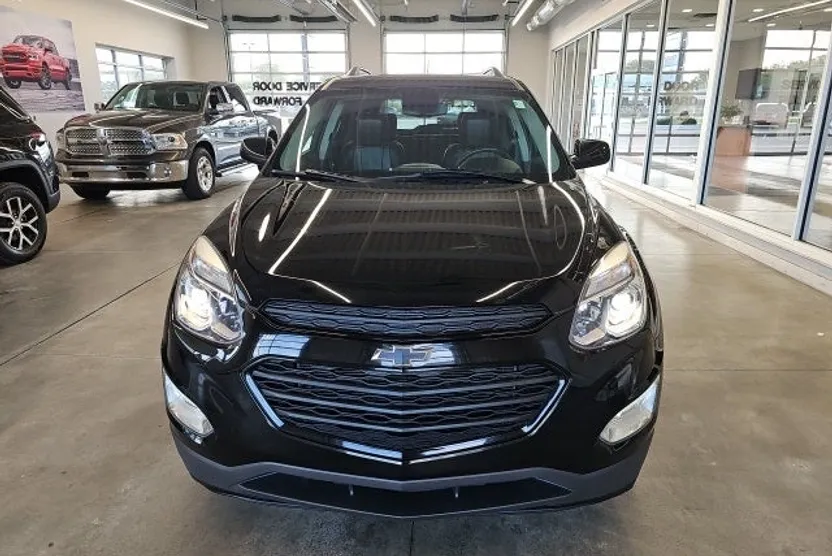 2017 Chevrolet Equinox LT photo 1