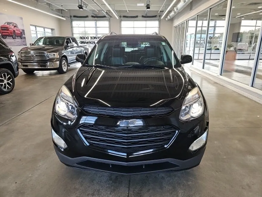 2017 Chevrolet Equinox LT photo 1
