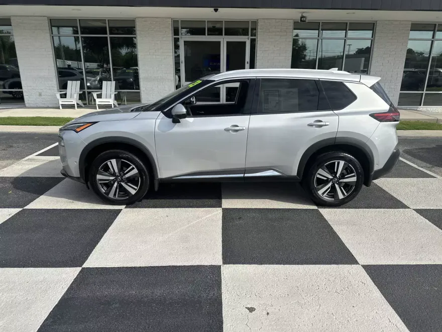 2023 Nissan Rogue SL photo 1