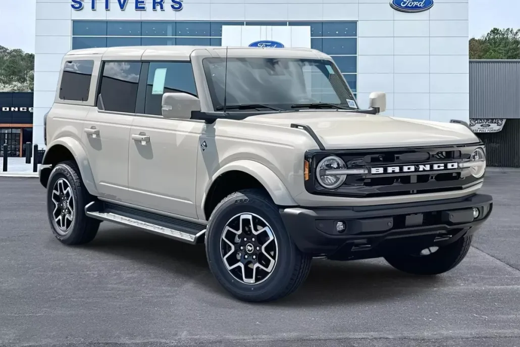 2025 Ford Bronco Outer Banks photo 1