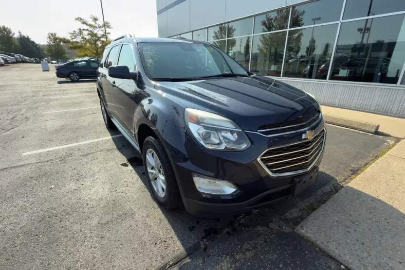 2017 Chevrolet Equinox LT photo 1