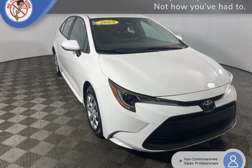 2023 Toyota Corolla LE photo 1