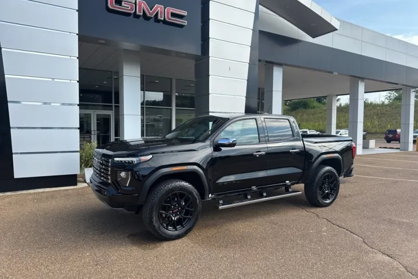 2024 Gmc Canyon Denali photo 1