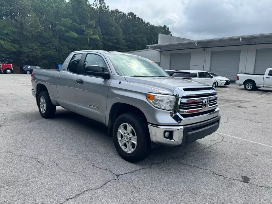 2016 Toyota Tundra SR5 photo 1