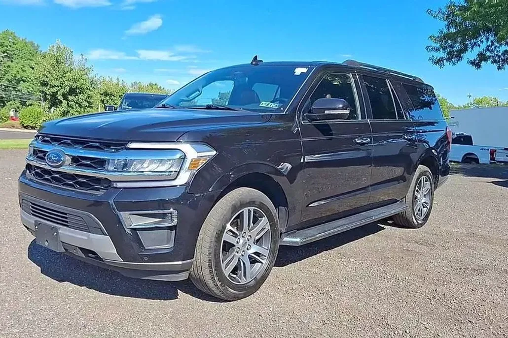 2023 Ford Expedition MAX Limited photo 1