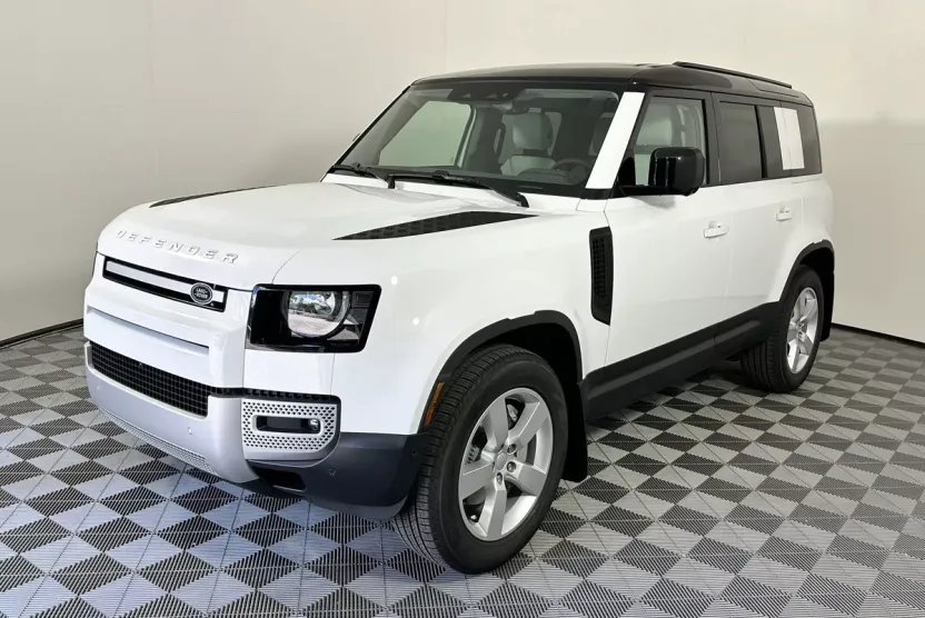 2025 Land Rover Defender 110 S photo 1