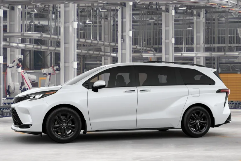 2025 Toyota Sienna XSE photo 1