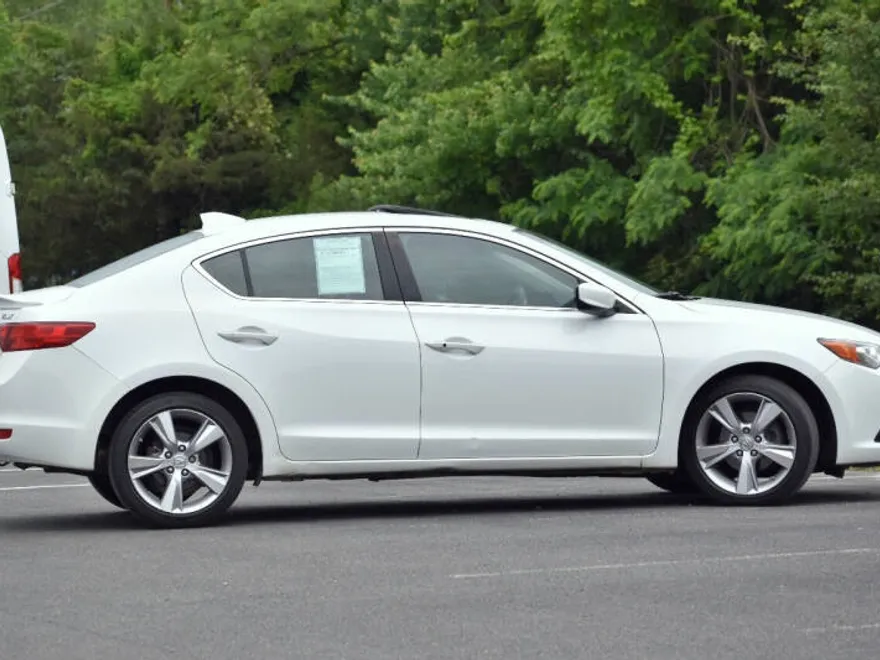 2013 Acura ILX 2.0L Technology photo 1