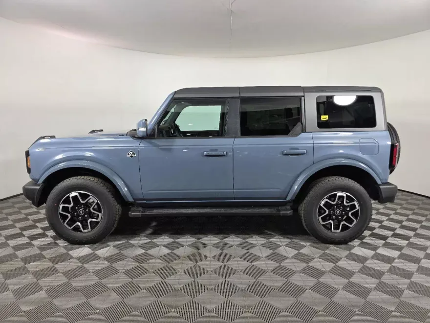 2024 Ford Bronco Outer Banks photo 1