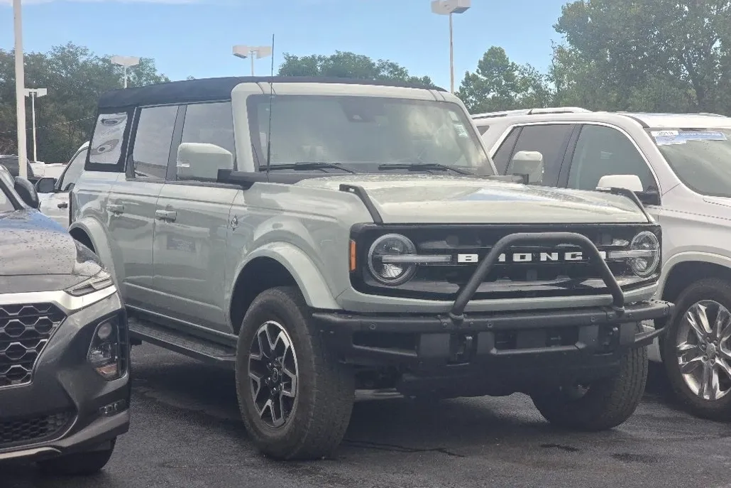 2023 Ford Bronco Outer Banks photo 1