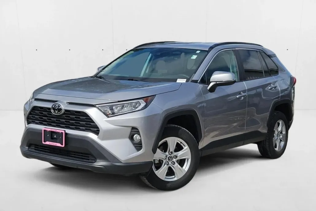 2020 Toyota RAV4 XLE photo 1