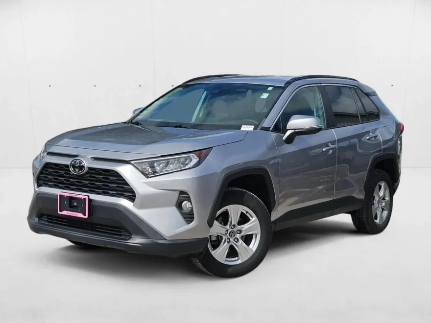 2020 Toyota RAV4 XLE photo 1