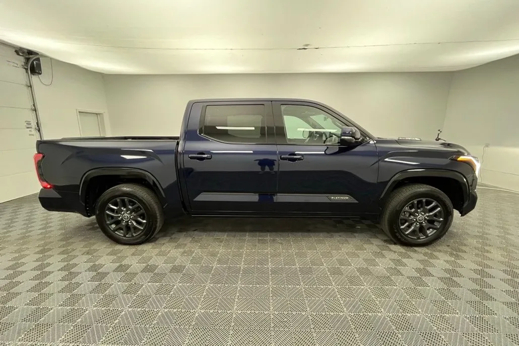 2022 Toyota Tundra Platinum photo 1