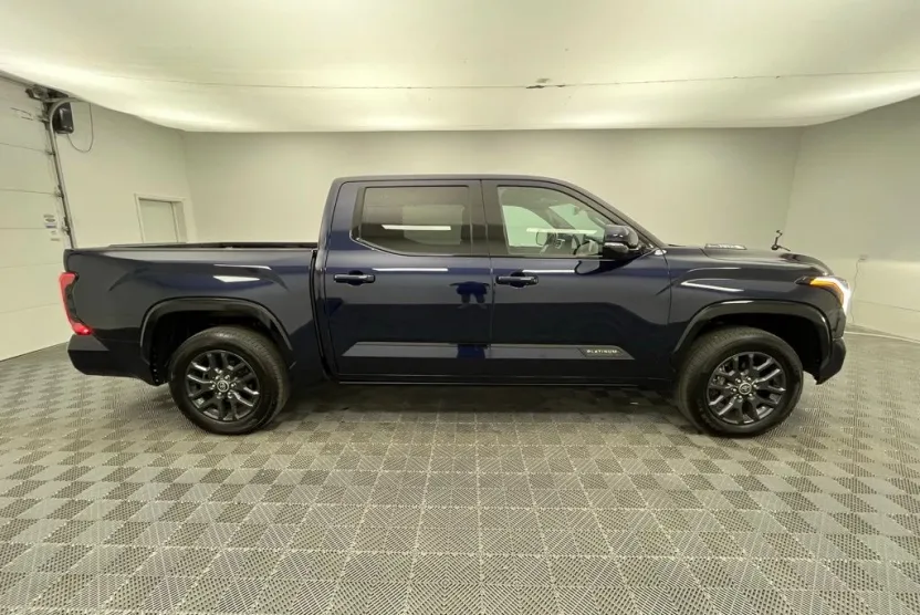 2022 Toyota Tundra Platinum photo 1
