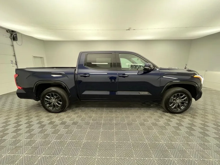 2022 Toyota Tundra Platinum photo 1