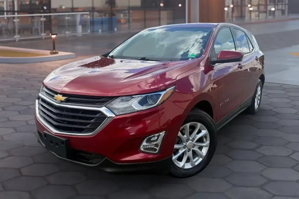 2019 Chevrolet Equinox LT photo 1