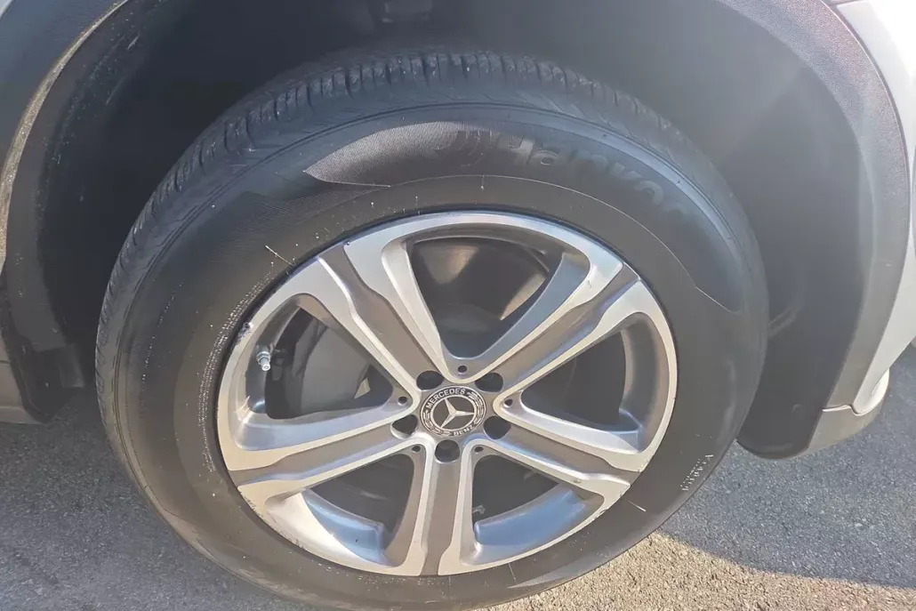 2019 Mercedes Benz GLC 300 photo 1