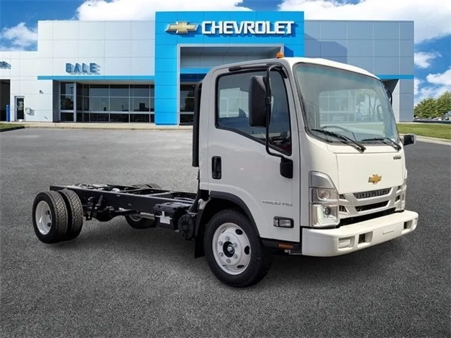 2025 Chevrolet Silverado 4500HD Base photo 1