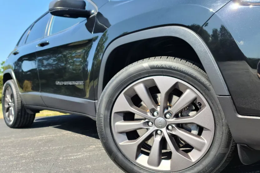 2021 Jeep Cherokee 80th Anniversary Edition photo 1