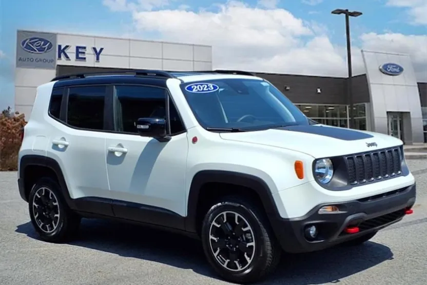 2023 Jeep Renegade Trailhawk photo 1