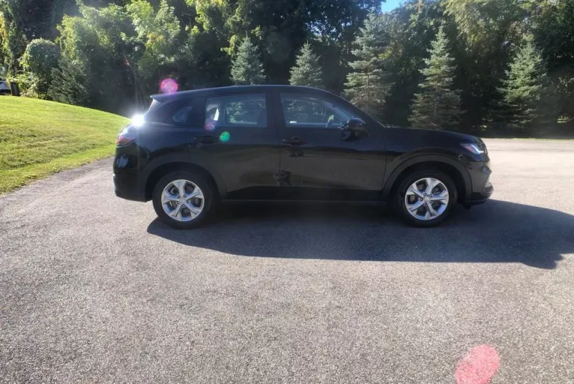2023 Honda HR-V LX photo 1
