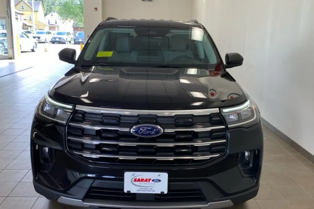 2025 Ford Explorer photo 1