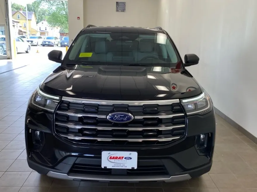 2025 Ford Explorer photo 1