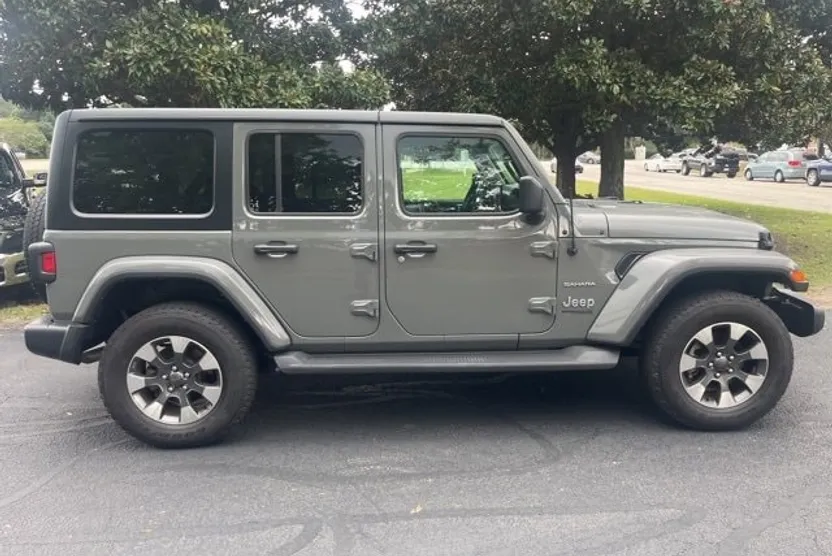 2022 Jeep Wrangler Unlimited Sahara photo 1