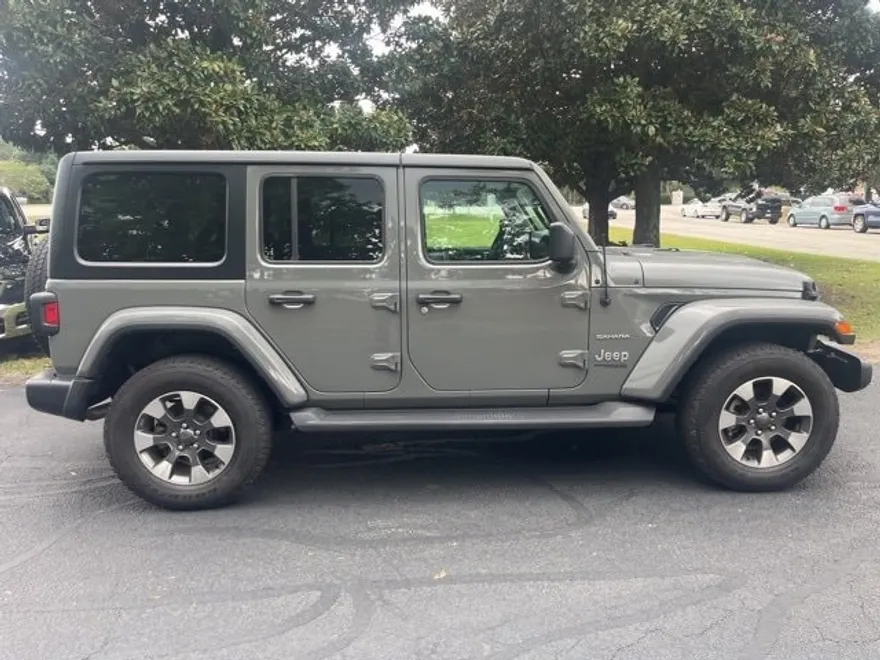 2022 Jeep Wrangler Unlimited Sahara photo 1