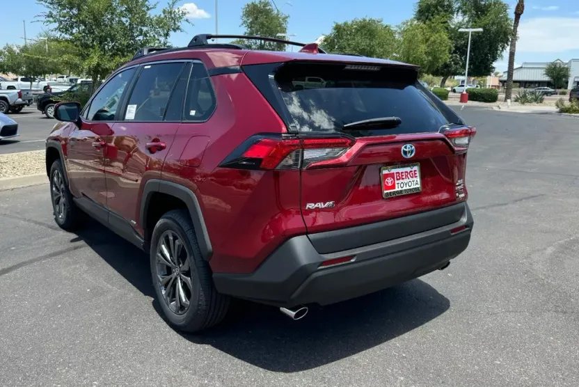 2025 Toyota RAV4 XLE Premium photo 1